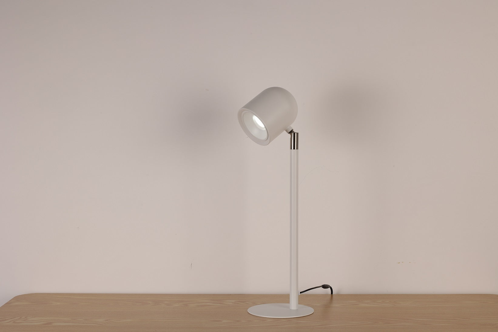 Klassisk & Minimalistisk Skrivebordslampe - Med Base - Hvid