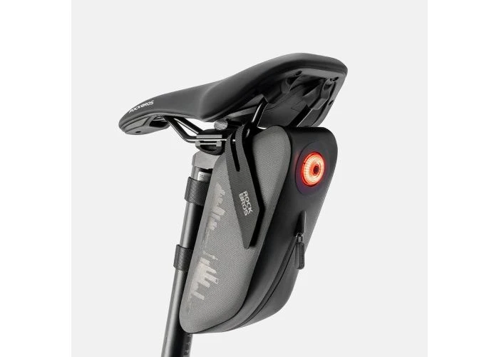 Rockbros cykel sadeltaske 0.80L - Vandtæt - Med intelligent cykellygte - Sort