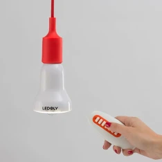 Multifarvet LED Pære med indbygget Bluetooth Højttaler
